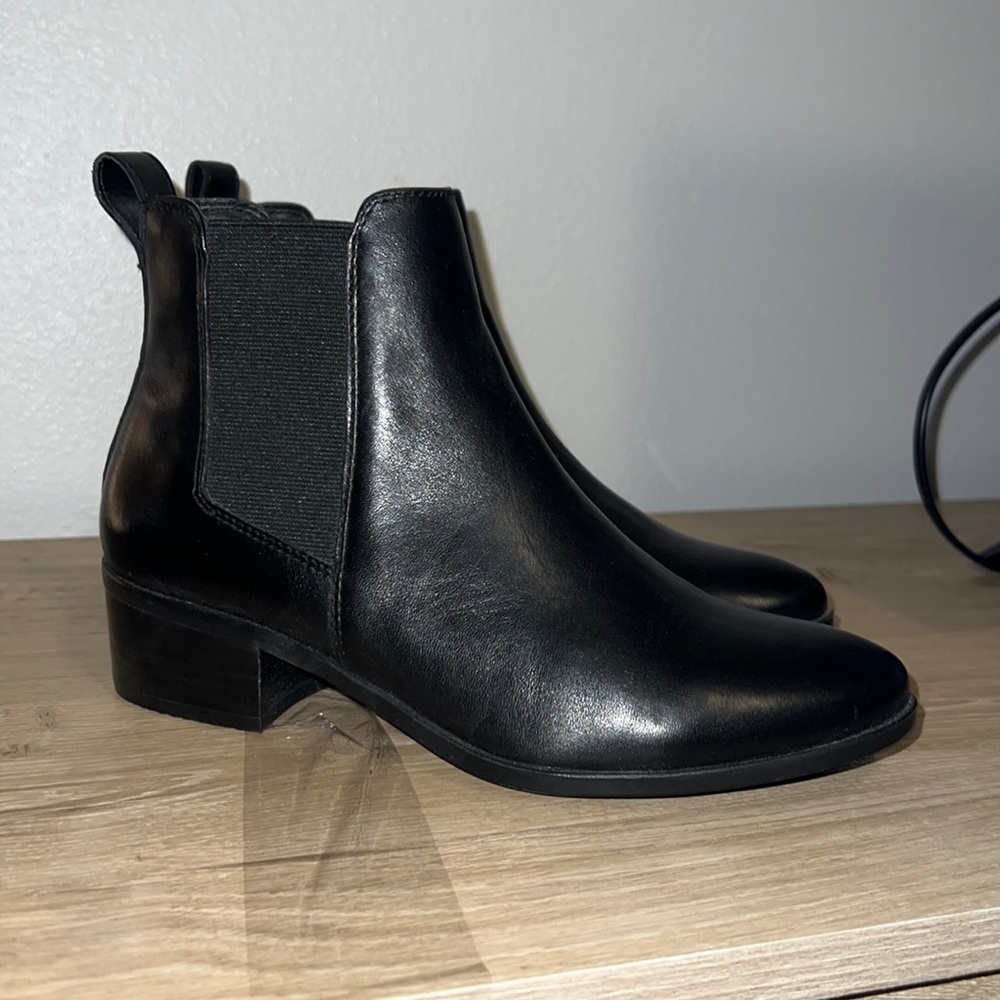 Black Steve Madden Chelsea Style Boots
